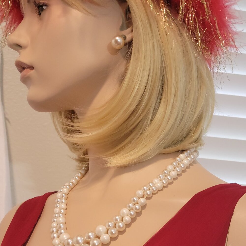 RETRO BRIDAL Necklace Faux Pearls Glossy and Matte Lovely 1960s Vintage Wedding